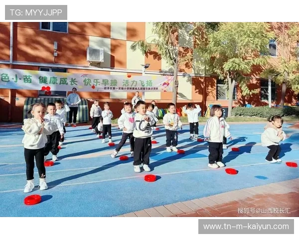 体操俱乐部推出学员艺术表现力课程，体操艺术表演